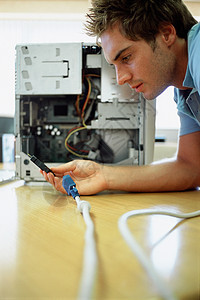 科技守护者 商务精英背后的计算机及办公设备维修专家